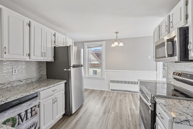 Building Photo - 19 Isabella St