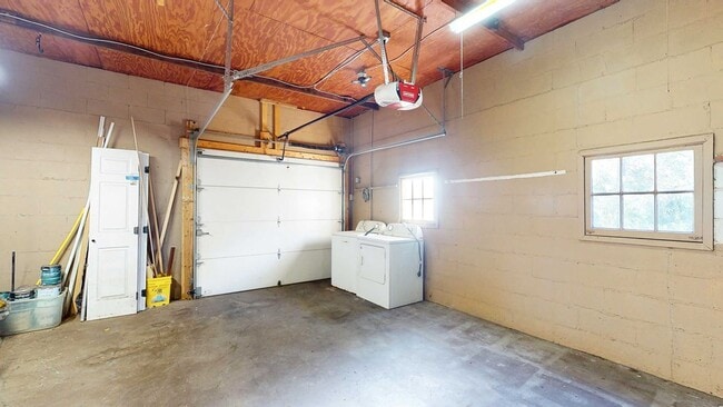 Building Photo - 1002 N Madison St