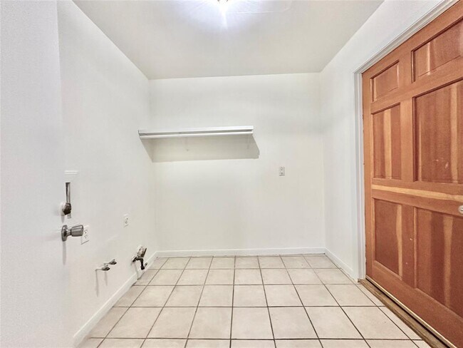 Building Photo - 6115 Briar Terrace Dr