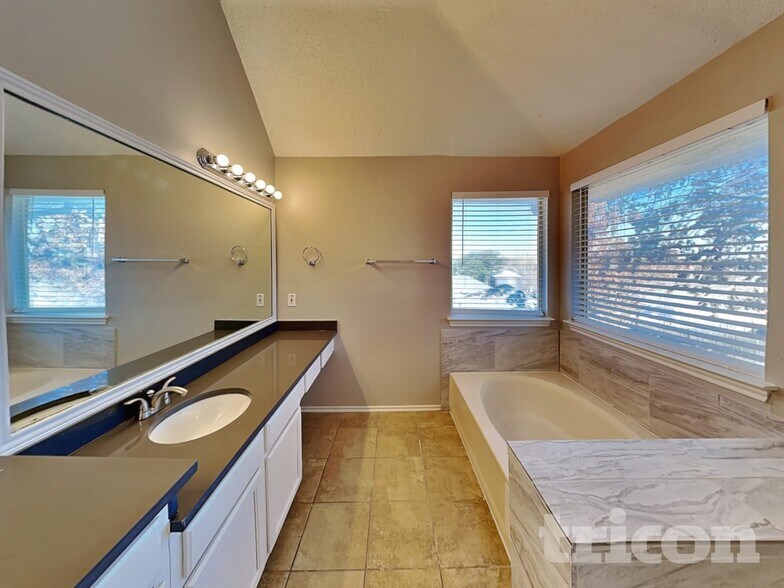 Building Photo - 2674 Steppington St