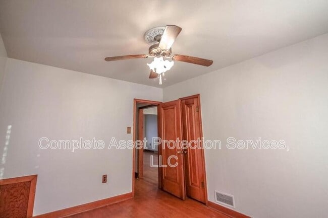 Building Photo - 7540 Van Buren Ave