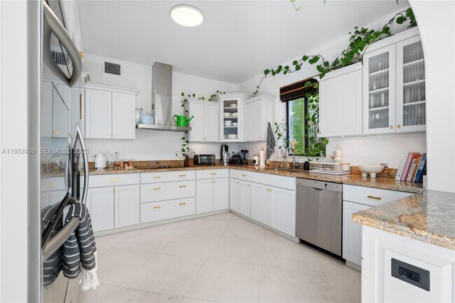 Building Photo - 2489 Meridian Ave