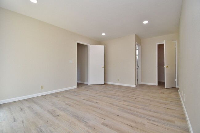 Building Photo - COMING SOON! $3,500 - GORGEOUS 3 BEDROOM R...