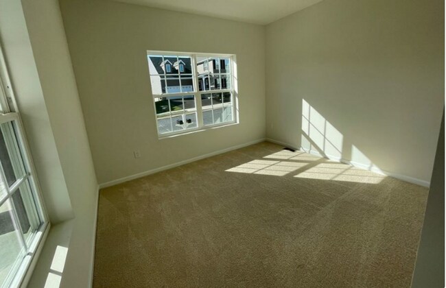 Building Photo - Stunning 4 bedroom 2.5 Bathroom Home in Ma...