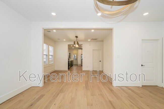 Building Photo - 231 Grace St