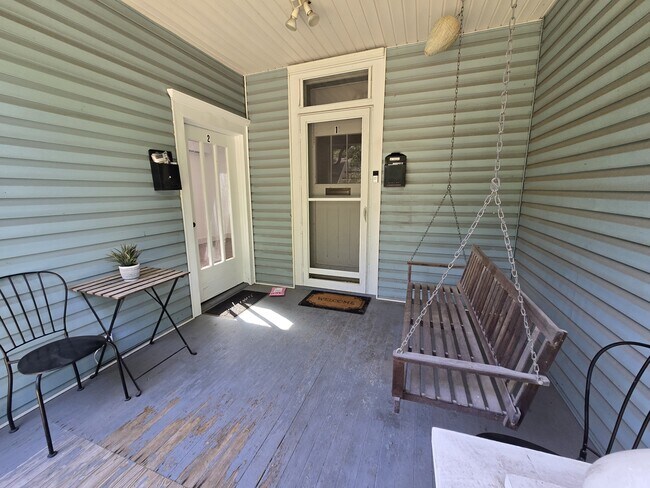 Building Photo - 3936 Mercier St