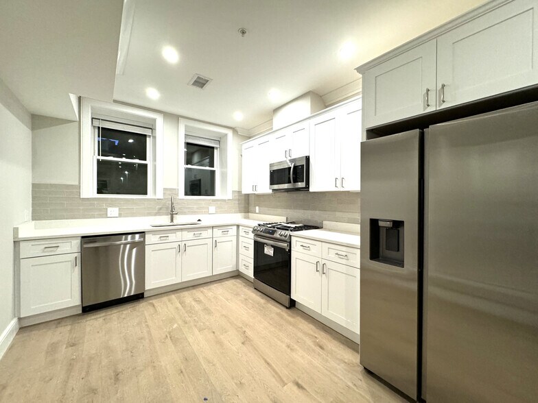 Building Photo - 162 Allston St