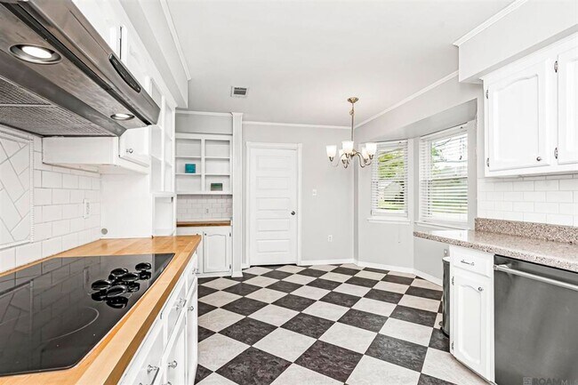 Building Photo - 4112 Pine Park Dr