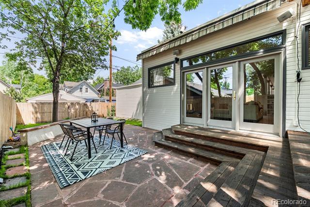 Building Photo - 1065 S Race St