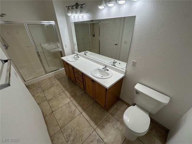 Building Photo - 3400 Cabana Dr