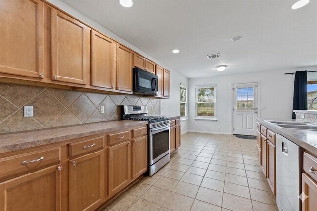 Building Photo - 1121 Sweet Gum Dr