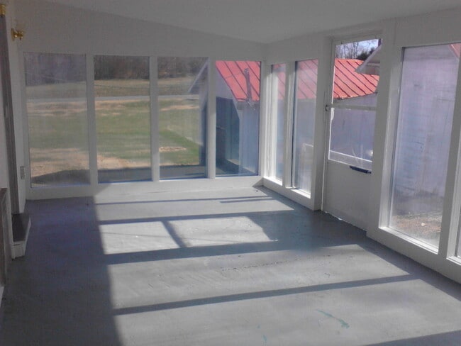 Building Photo - 205 N Cedar St