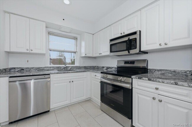 Building Photo - 98 Nassau Rd