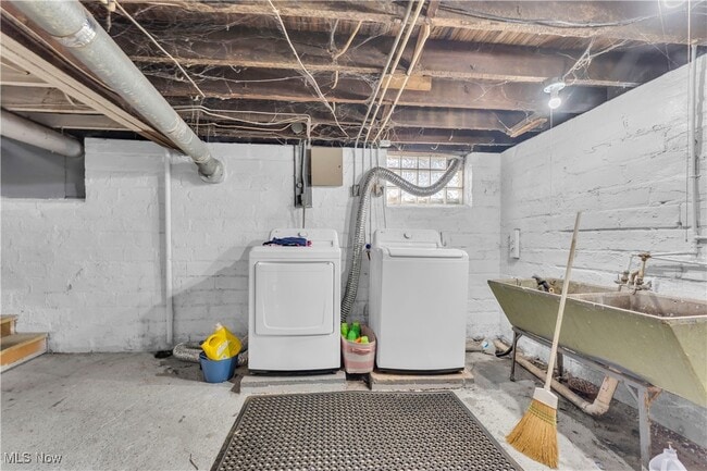 Building Photo - 917 Helmsdale Rd