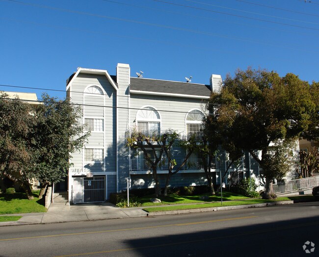 10845 Camarillo St - CAMARILLO10845