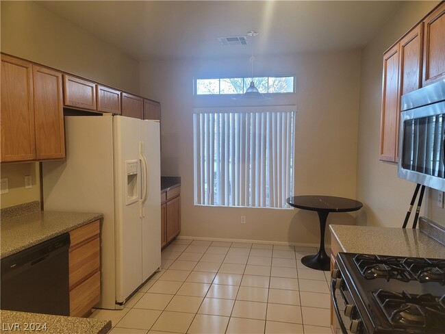 Building Photo - 10655 Robin Hill Ave