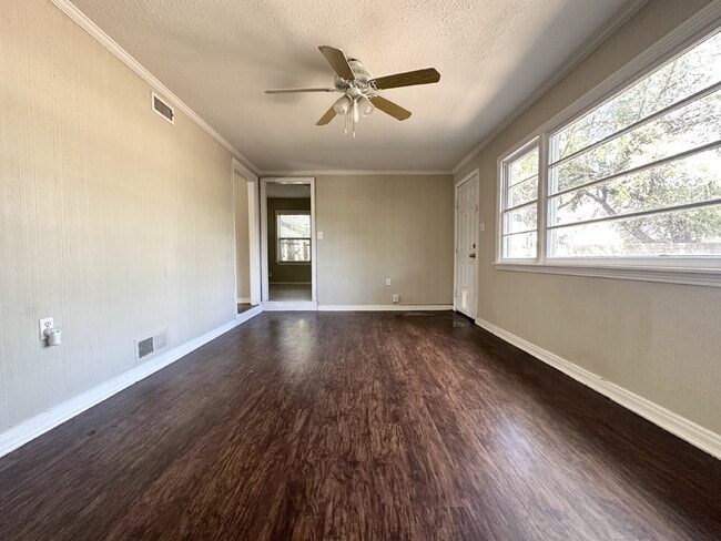 Building Photo - Spacious Home in Tech Terrace