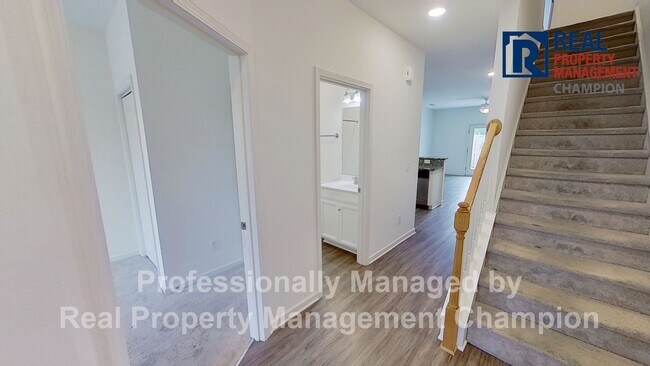 Building Photo - Fabulous Townhome in Heart of Leland