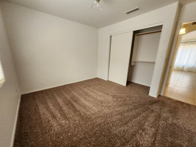 Building Photo - Beautiful Mountain Views! 3bedrom 2 bath