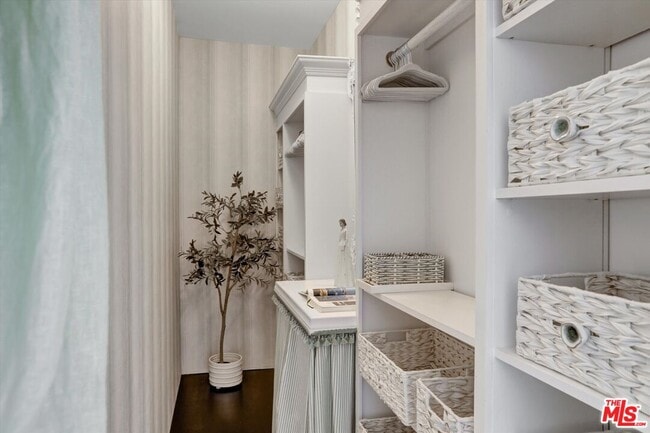 Building Photo - 2425 Clement Ave