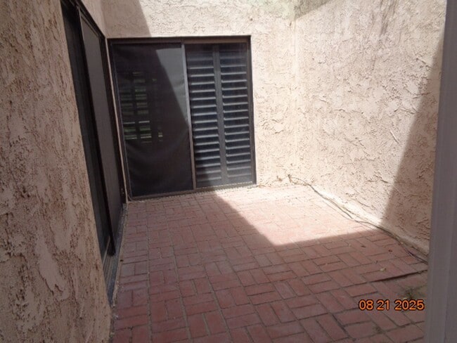 Building Photo - Rare One-Story Condo in College Terrace