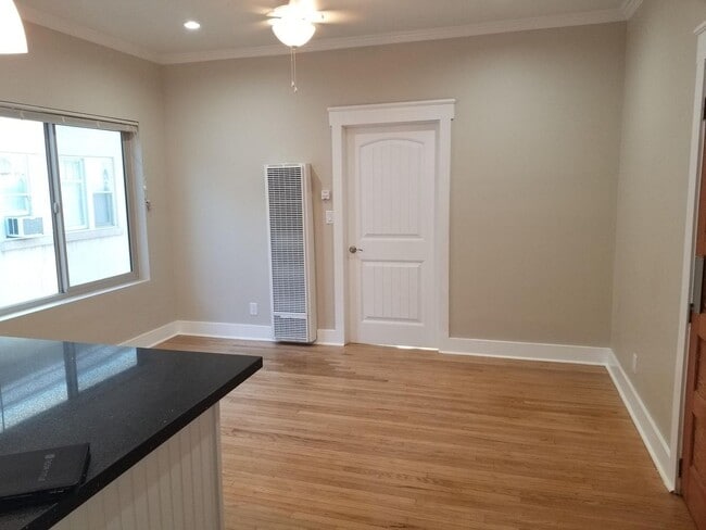 Building Photo - 3119 Fifth Ave