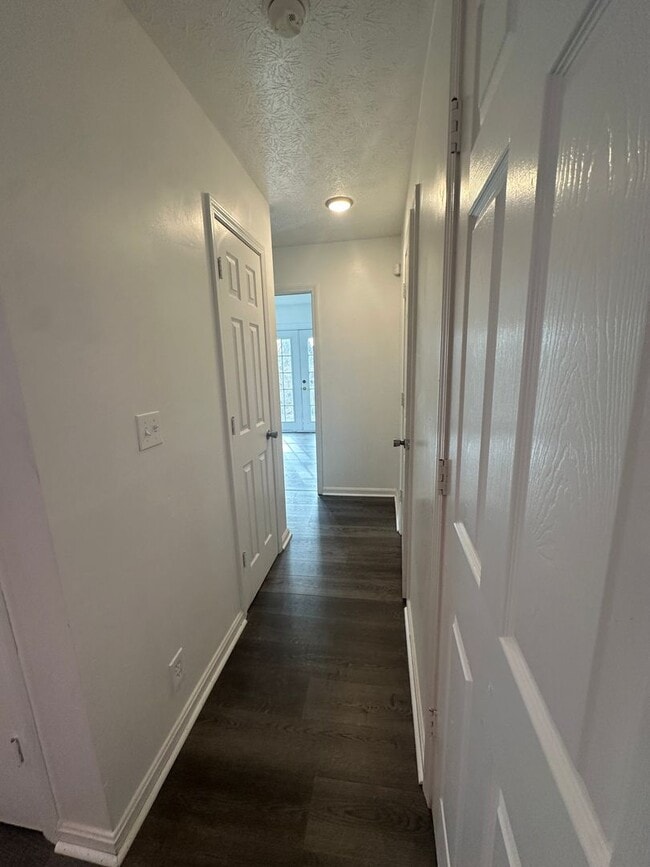 Building Photo - 5 Bed / 1.5 Bath