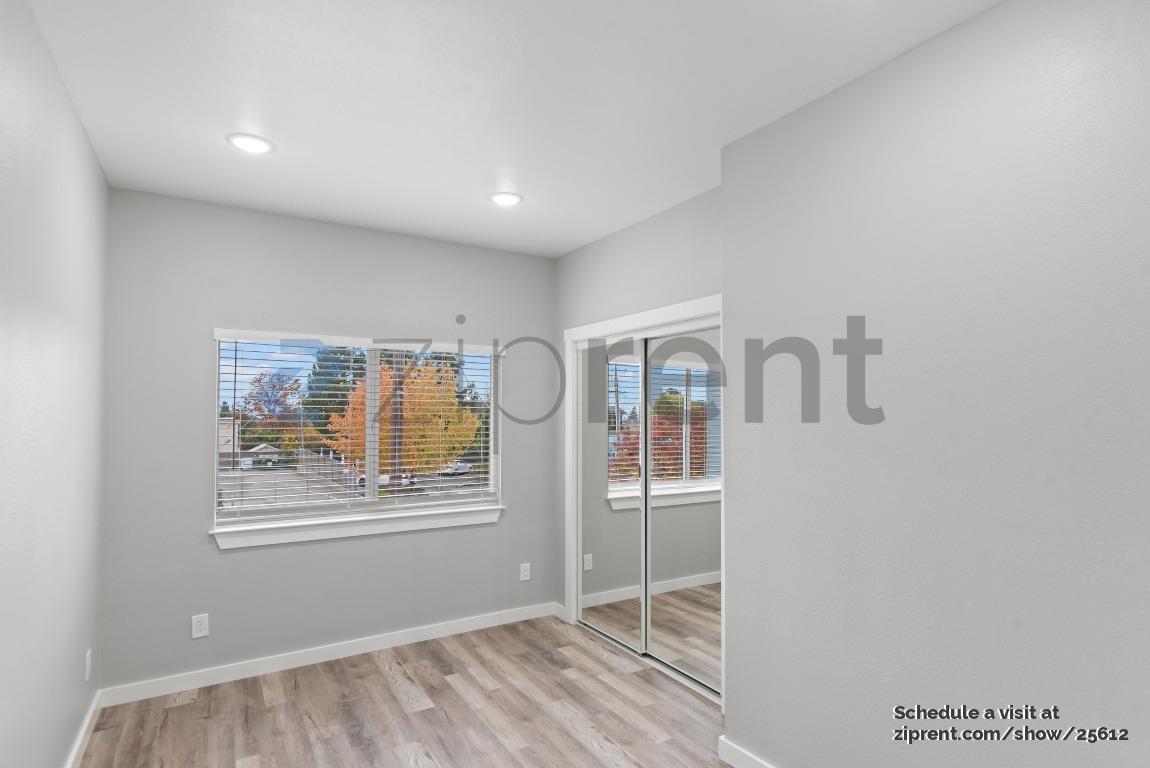 Building Photo - Unit