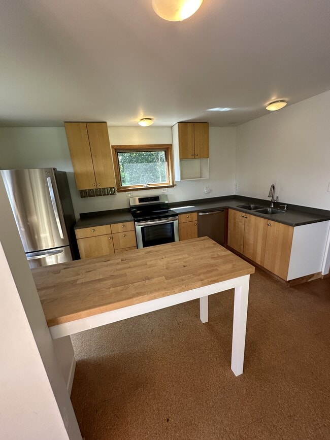 Building Photo - 62 Mt Pleasant Rd