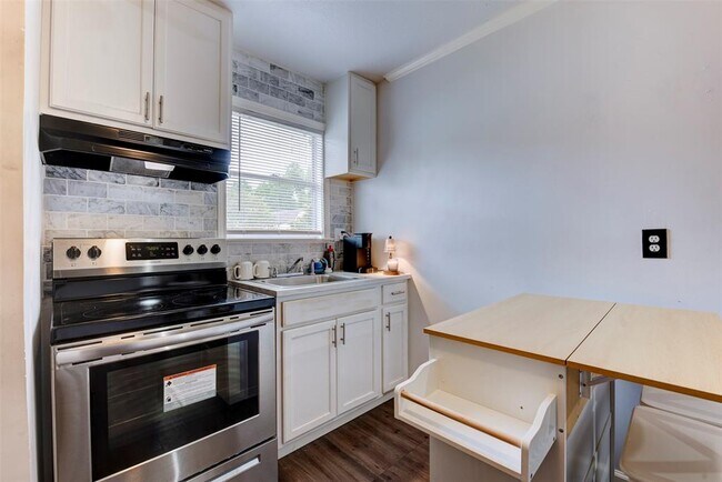 Building Photo - 1211 Cabell St