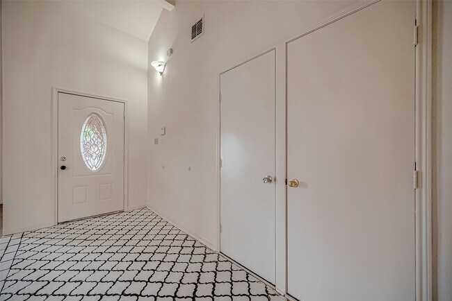 Building Photo - 10607 Silkwood Dr