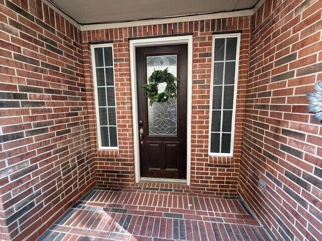 Building Photo - 6222 Skyline Dr