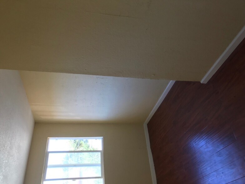 Building Photo - 6505 S Vermont Ave