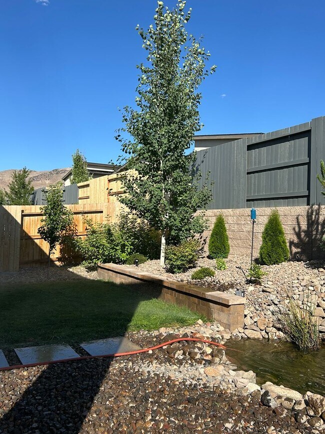 Building Photo - Luxury 55+ Executive Home- Fully Furnished