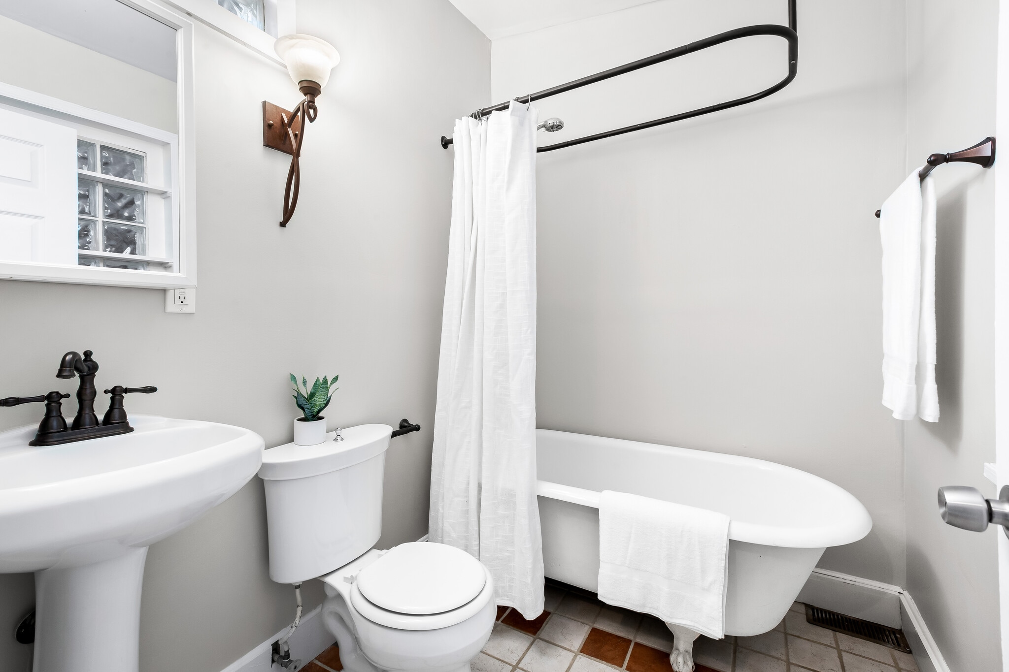 Back bedroom bath - 1432 Patapsco St