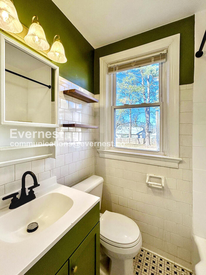 Building Photo - 8282 Wonderland Ln