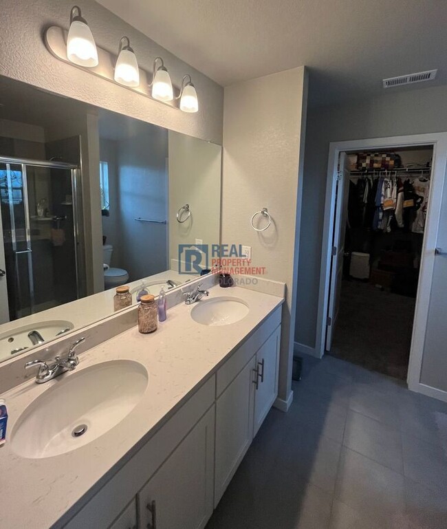 Building Photo - 420 Ryan Ave