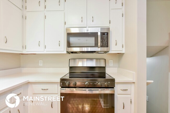 Building Photo - 2208 Lowtrail Ct