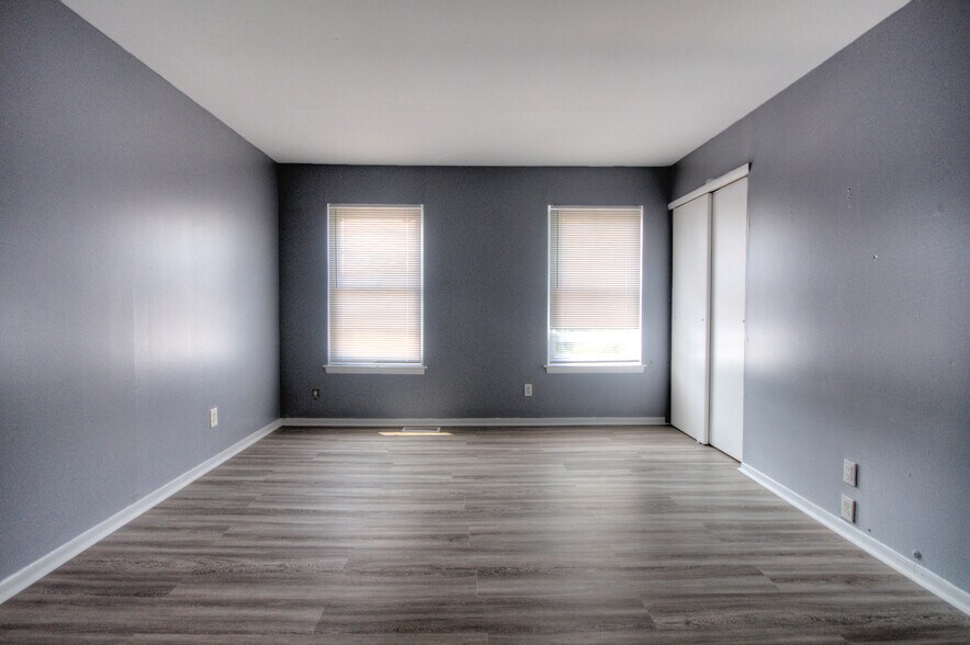 Building Photo - 100 Chaucer Rd