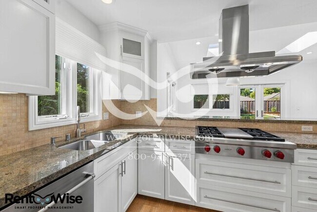 Building Photo - Short term lease only