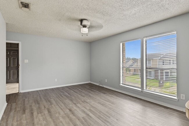 Building Photo - 322-328 Brookwood