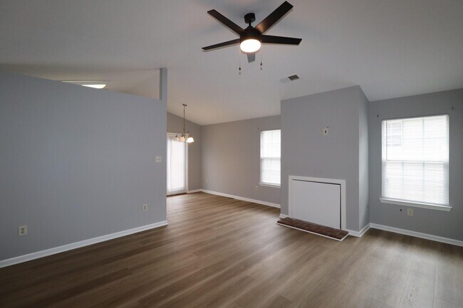 Building Photo - 125 Christopher Dr