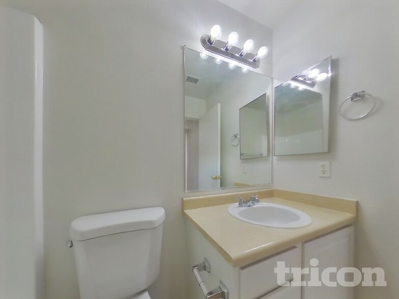 Building Photo - 106 S Valle Verde