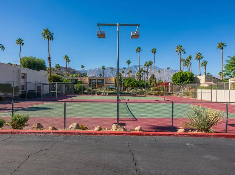 Tennis - 5300 E Waverly Dr