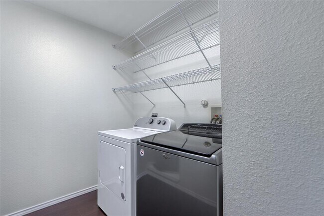 Building Photo - 7831 Saddle Run