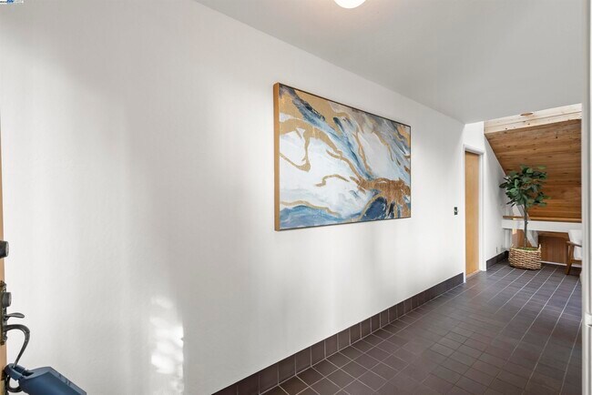 Building Photo - 6425 Zinn Dr