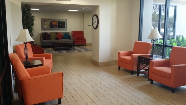 Building Photo - 1401 N Flower St