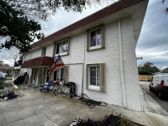Building Photo - 402 Lower 8th Ave