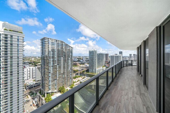 Building Photo - 801 S Miami Ave