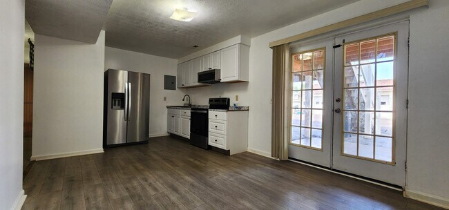 Building Photo - 2 Bedrooms Basement Penn Laird